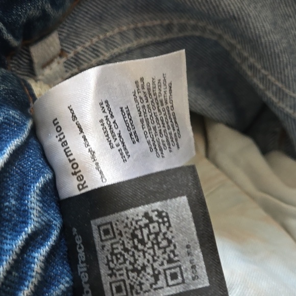 Reformation Charlie High Rise Jean Short - Picture 4 of 8